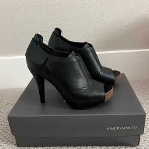VINCE CAMUTO Pernot Heels